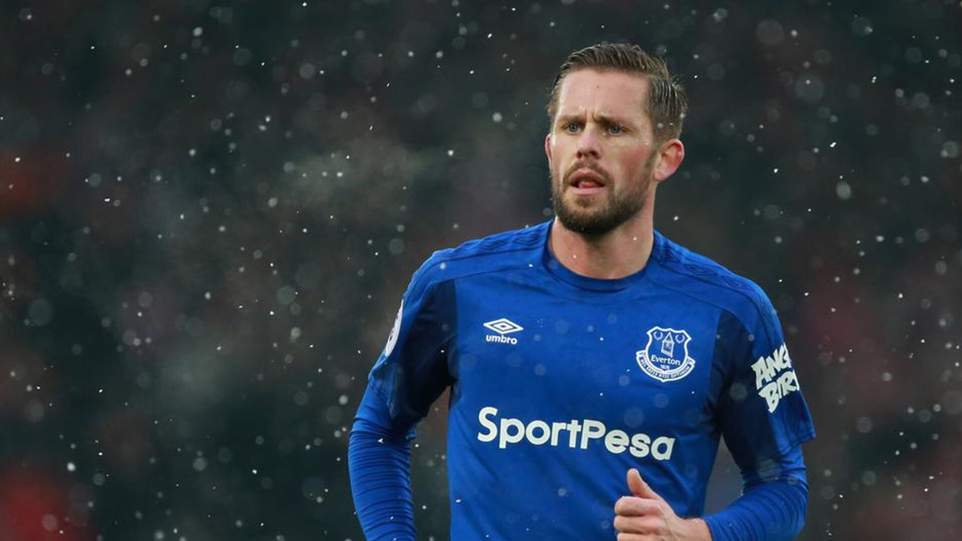 美国女子接力蝉联世界冠军，美国女子接力犯规