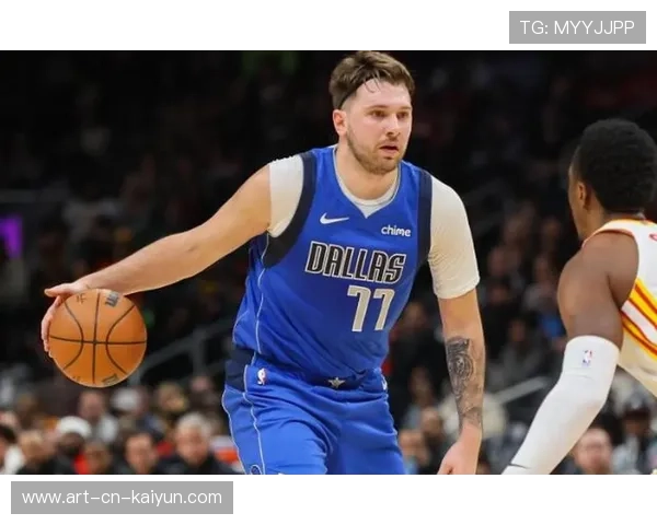 东契奇站在中圈，达拉斯独行侠等最后一击